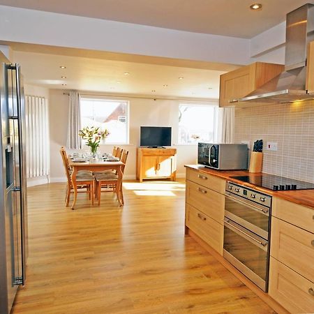 Whitby Spacious Rugby Field Cottage With Off-Street Parking And Ev Fast Point For Electric Cars Экстерьер фото