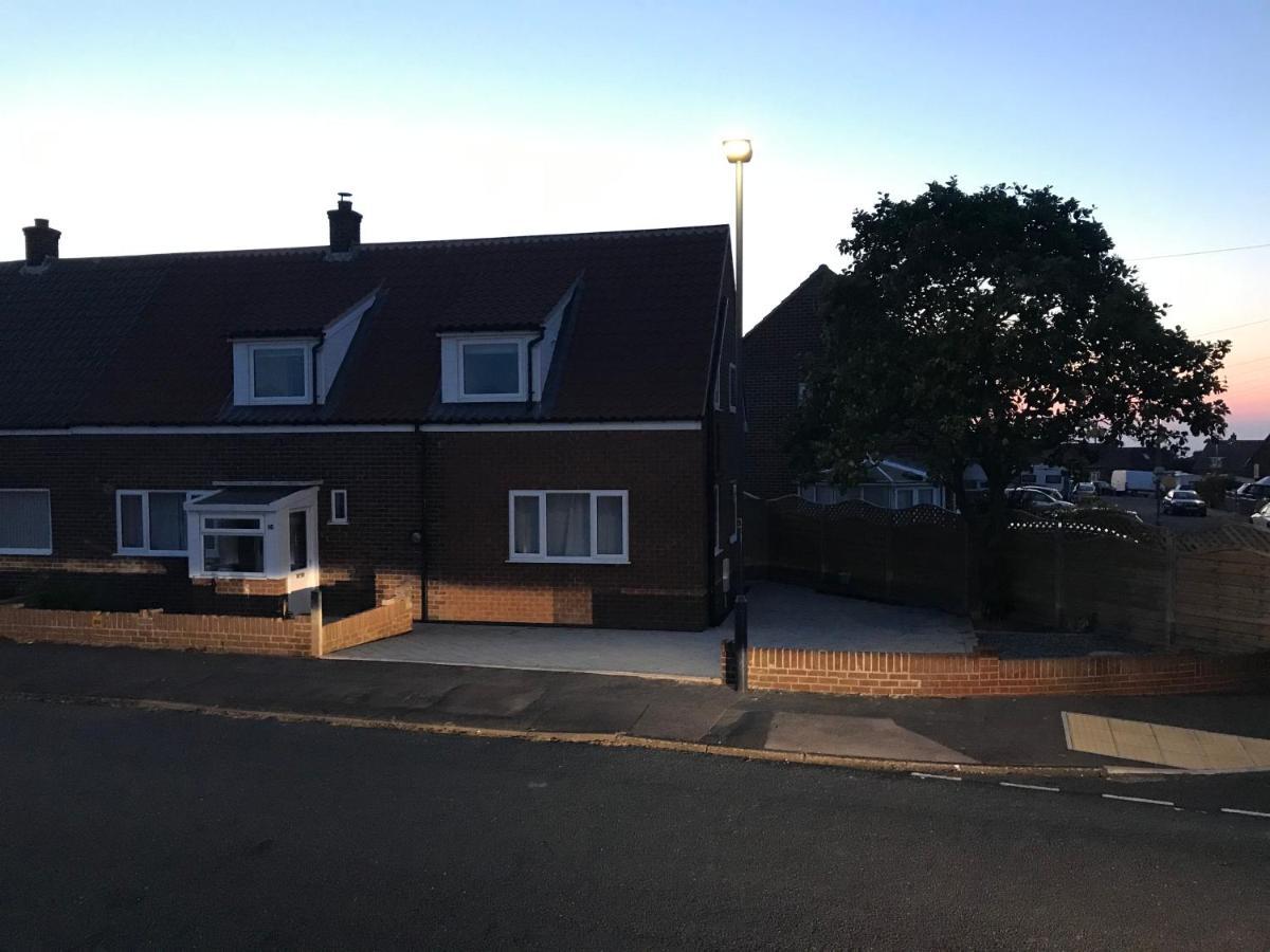 Whitby Spacious Rugby Field Cottage With Off-Street Parking And Ev Fast Point For Electric Cars Экстерьер фото