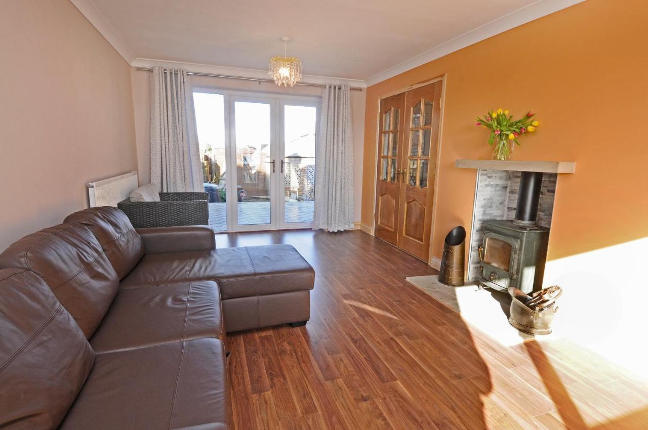 Whitby Spacious Rugby Field Cottage With Off-Street Parking And Ev Fast Point For Electric Cars Экстерьер фото