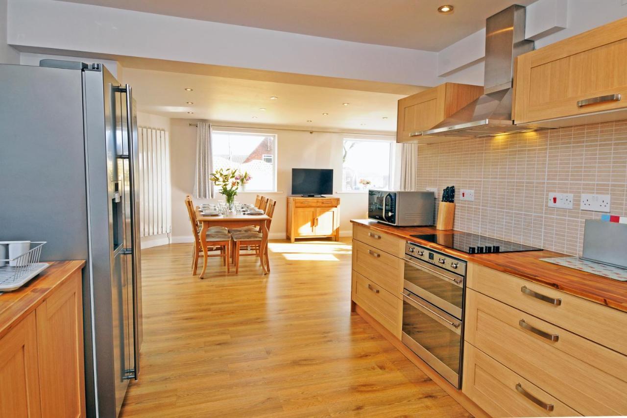 Whitby Spacious Rugby Field Cottage With Off-Street Parking And Ev Fast Point For Electric Cars Экстерьер фото