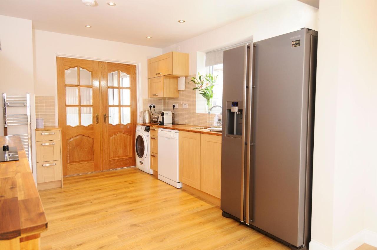 Whitby Spacious Rugby Field Cottage With Off-Street Parking And Ev Fast Point For Electric Cars Экстерьер фото