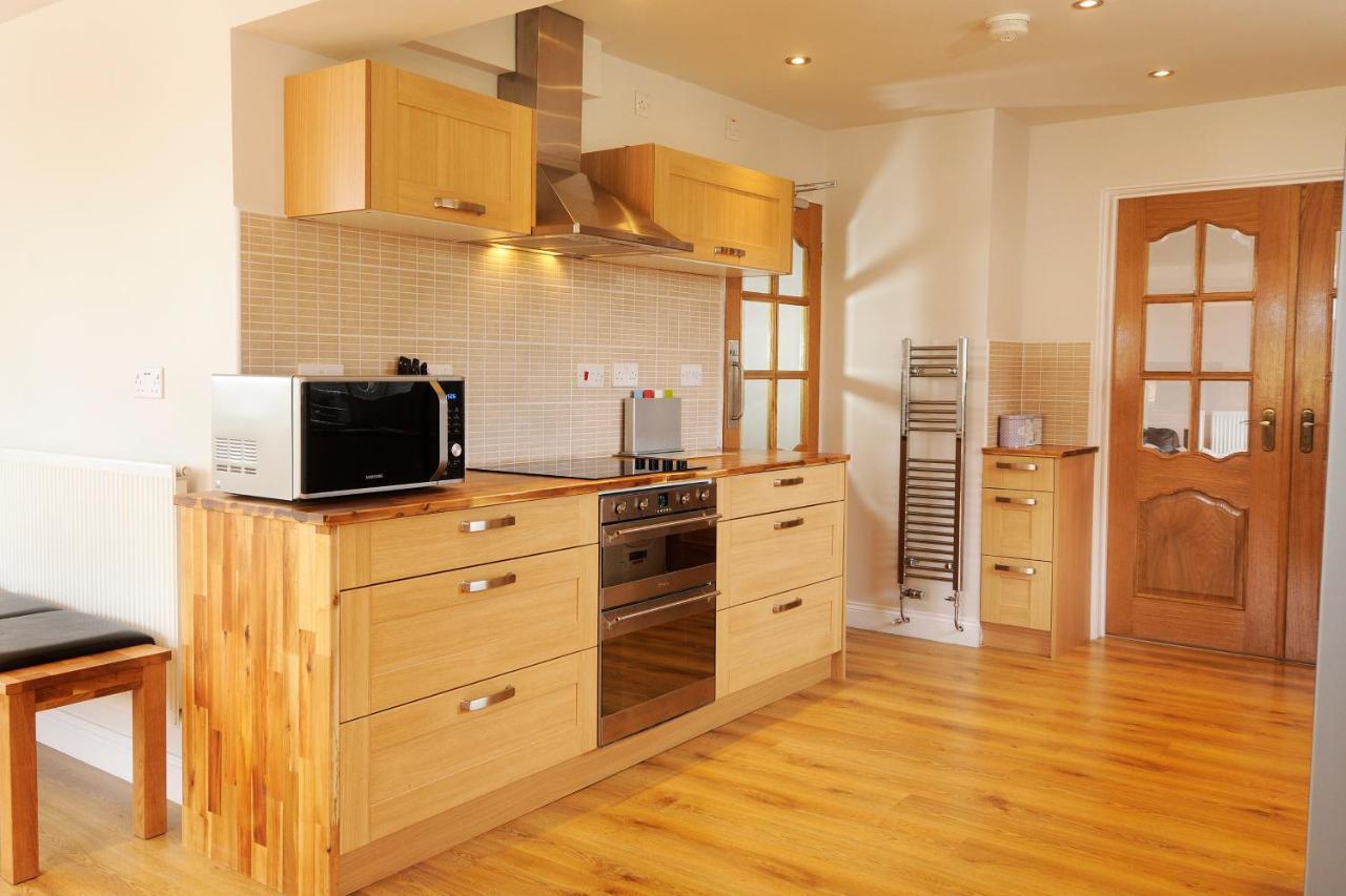 Whitby Spacious Rugby Field Cottage With Off-Street Parking And Ev Fast Point For Electric Cars Экстерьер фото