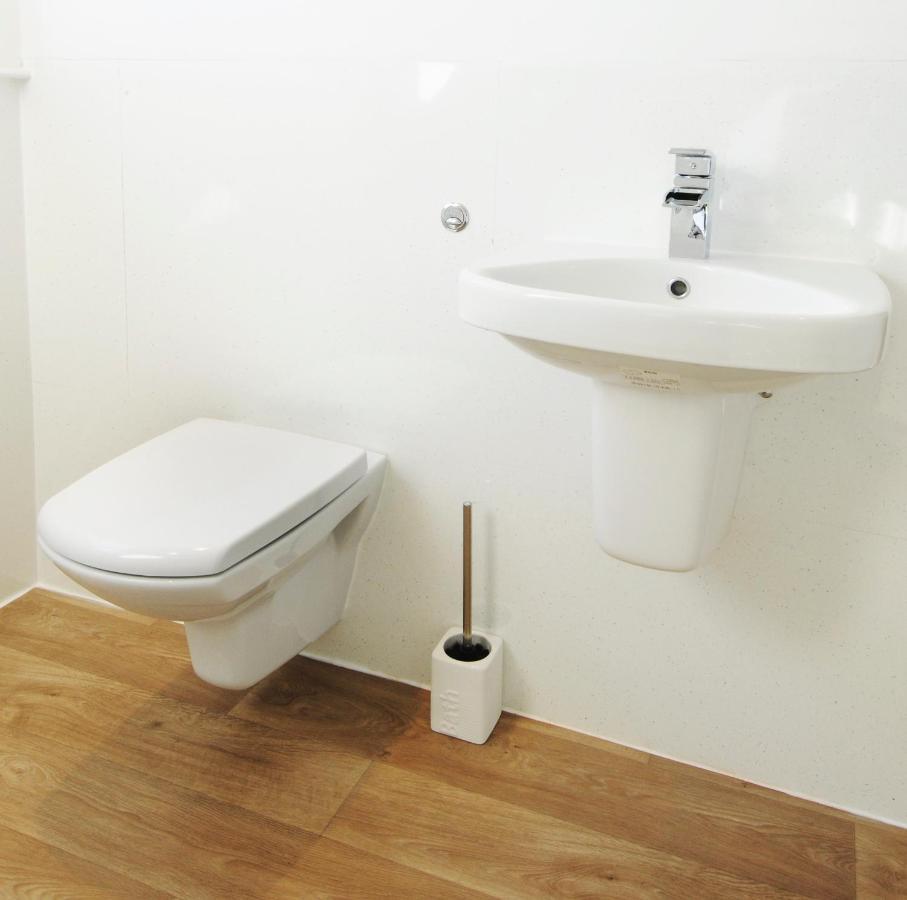 Whitby Spacious Rugby Field Cottage With Off-Street Parking And Ev Fast Point For Electric Cars Экстерьер фото