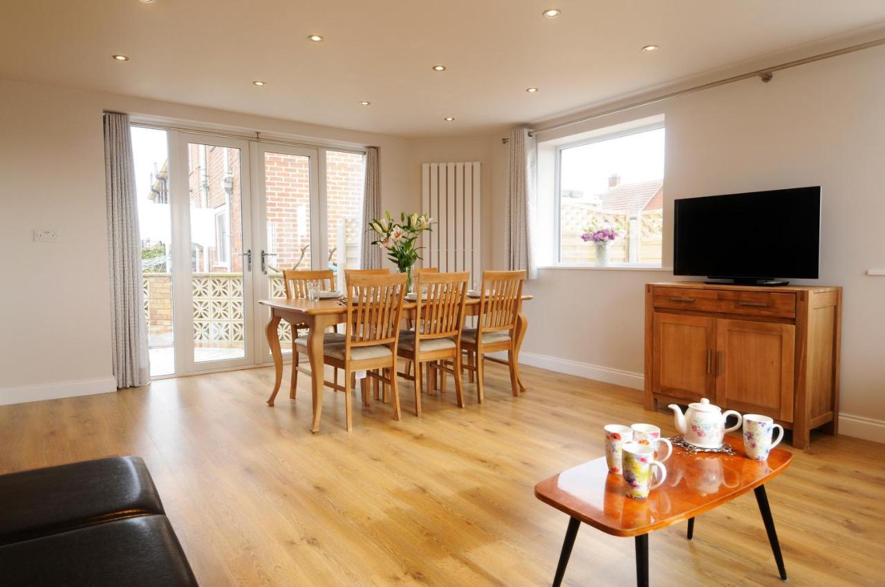 Whitby Spacious Rugby Field Cottage With Off-Street Parking And Ev Fast Point For Electric Cars Экстерьер фото